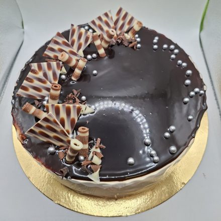 Karamellás balieys mousse torta 